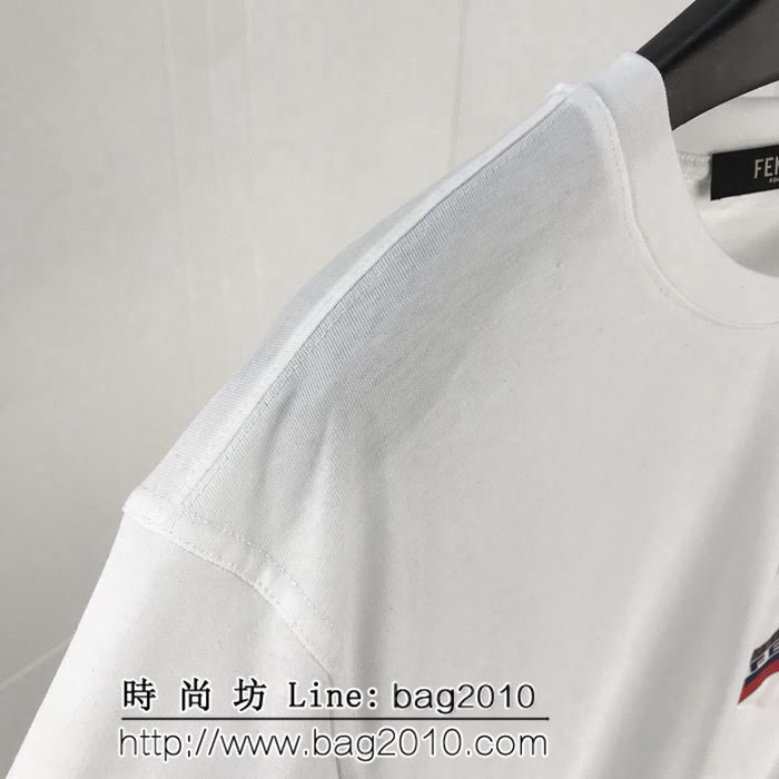 FENDI芬迪 x FLE19早春聯名款 口袋印花 白色短袖 簡約的一款短T 高版本男女同款 ydi2537